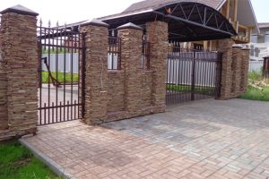 vezdnaya-ploshchadka-iz-bruschatki